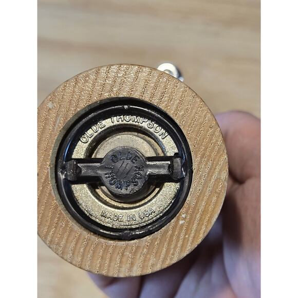 Vtg Olde Thompson Oak Wood Pepper Grinder Mill & Salt Shaker Set USA VGC - Picture 7 of 7